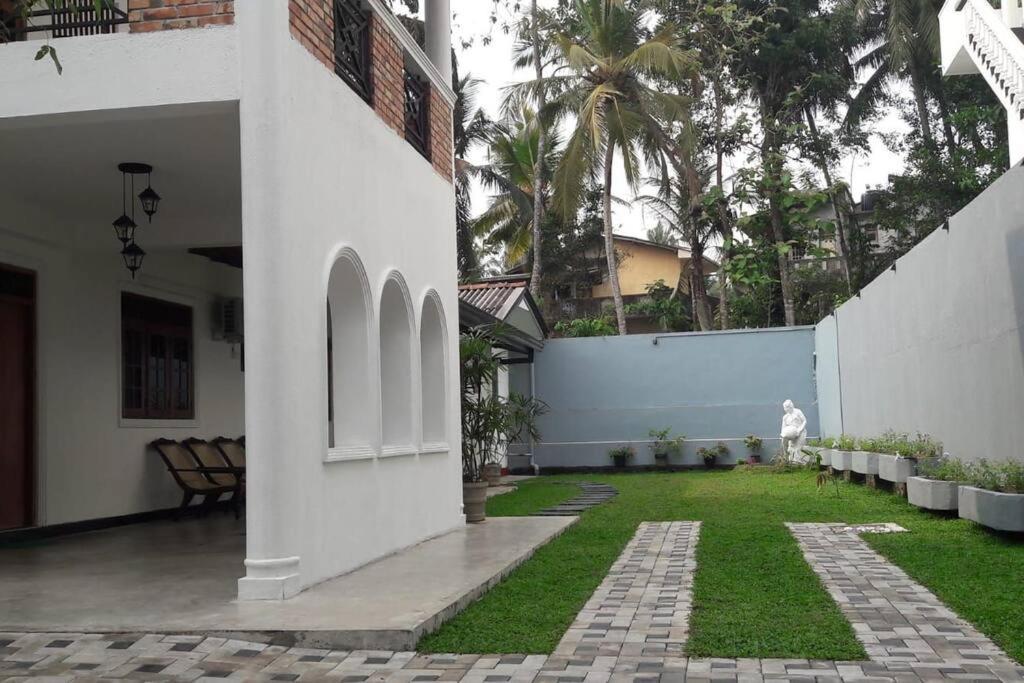 Bed and Breakfast Sky Bloom Homagama Exterior foto