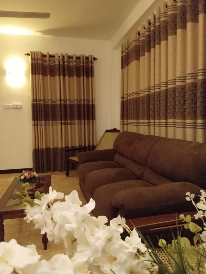 Bed and Breakfast Sky Bloom Homagama Exterior foto